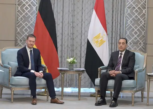 رئيس الوزراء يلتقي رئيس وزراء ولاية ساكسونيا الحرة الألمانية لبحث سبل دعم التعاون المُشترك في عدد من الملفات