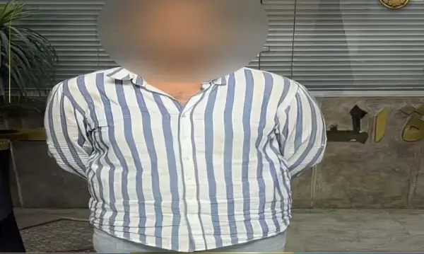 القبض على محتال انتحل صفة موظف للنصب على عامل توصيل بالتجمع الأول