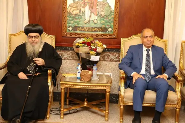 محافظ المنيا يزور مطرانية مغاغة للأقباط الأرثوذكس لتهنئة الأنبا أغاثون بعيد القيامة المجيد