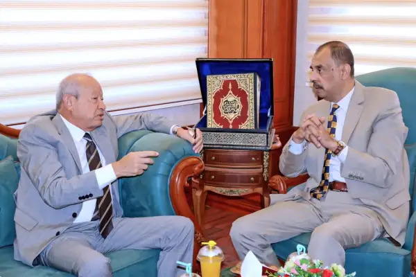 محافظ سوهاج يستقبل المهندس نجيب ساويرس لمناقشة مشروع " دار وسلامة " وبحث فرص الاستثمار بالمحافظة