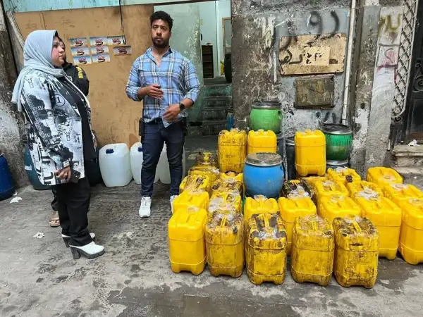 ضبط وتشميع مصنع مخالف في الجيزة بعد العثور على 1.6 طن طحينة وزيوت فاسدة