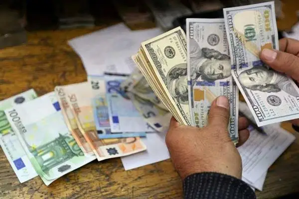 ضبط قضايا اتجار غير مشروع بالنقد الأجنبي تتجاوز 5 ملايين جنيه خلال 24 ساعة