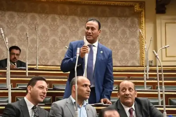 النائب علي بدوي ينجح في الحصول على موافقة لإعادة رصف شارعي 6 أكتوبر ورمسيس بمدينة المنيا