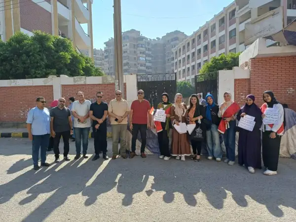 مدير إدارة المنيا التعليمية يتابع امتحانات الثانوية العامة ويدعم مبادرة "حافظ على الأثاث المدرسي"